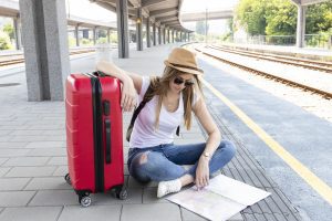 Como viajar sozinha gastando pouco