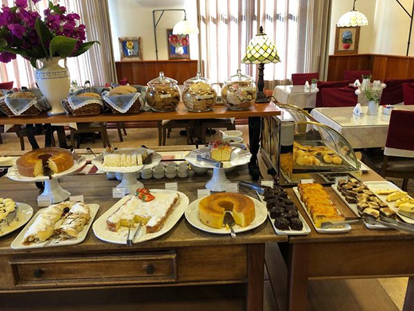 Melhores Hotéis em Gramado para família: Café da manhã da Pousada Kaster