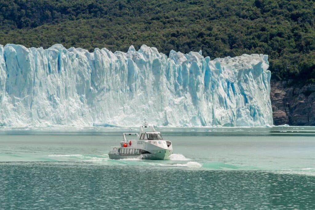 Travessia pelo Lago Argentino